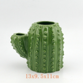 dekorative grüne Kaktusförmige Blumenvase
